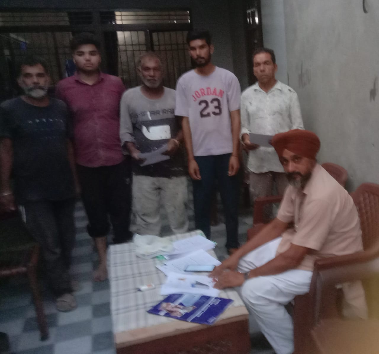 Nirman Mistri Mazdoor Union filled the forms of construction workers for registration.